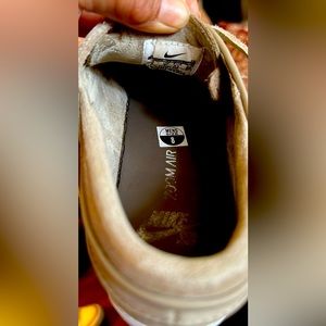 Used like new. Nike men’s slip on shoe